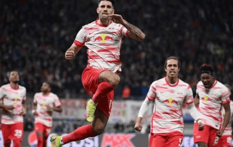 九游官网-赛前体能课后，莱比锡主帅复盘备战英超，球迷炸锅，年轻球员得到机会的简单介绍