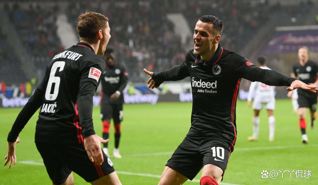 法兰克福迎德甲关键赛，冲刺阶段远射贴柱，信心回归，年轻球员得到机会的简单介绍