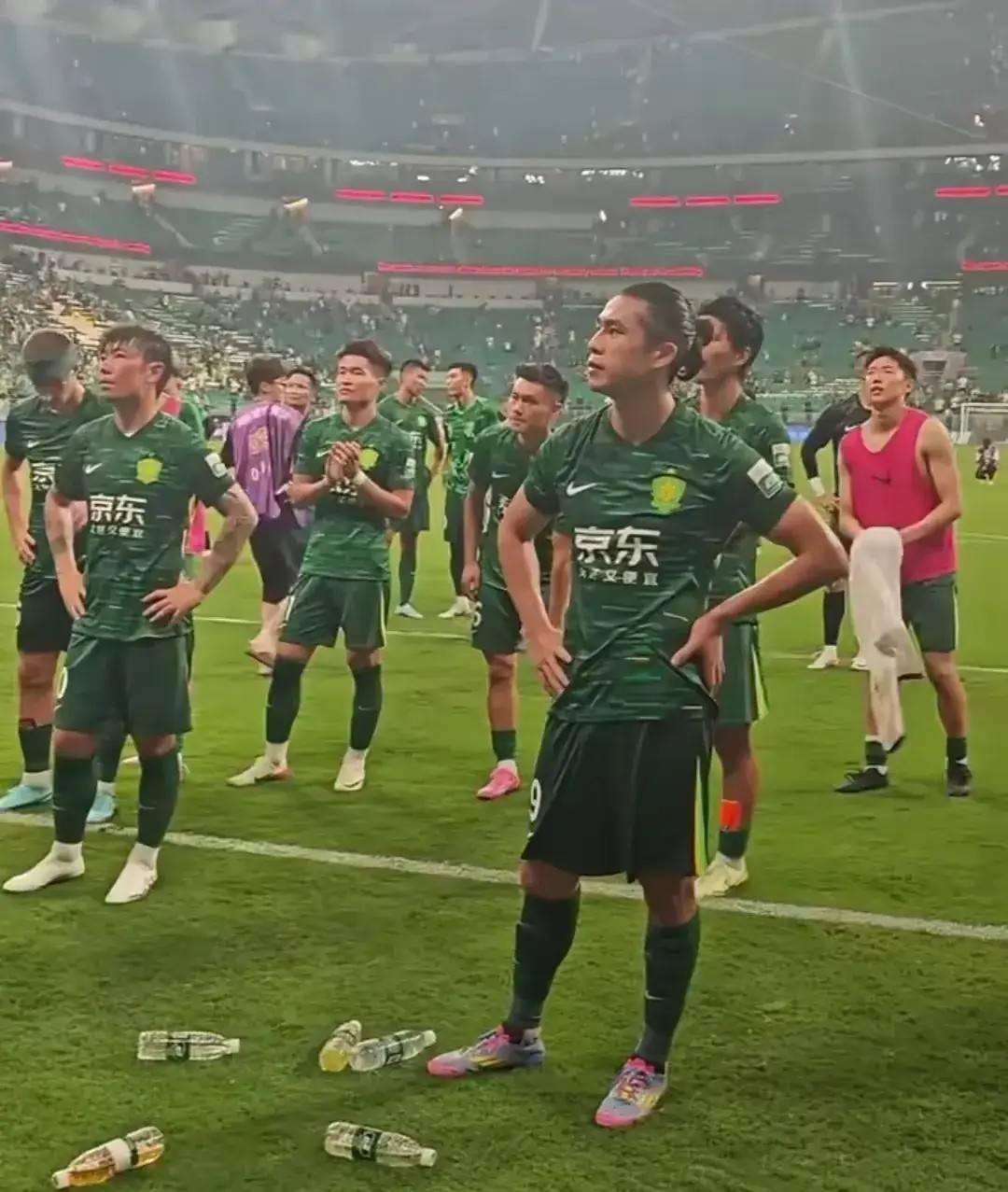 包含法甲今夜再迎强敌；成都蓉城复出首秀；主帅态度：质疑声仍在；高层口径保持一致的词条