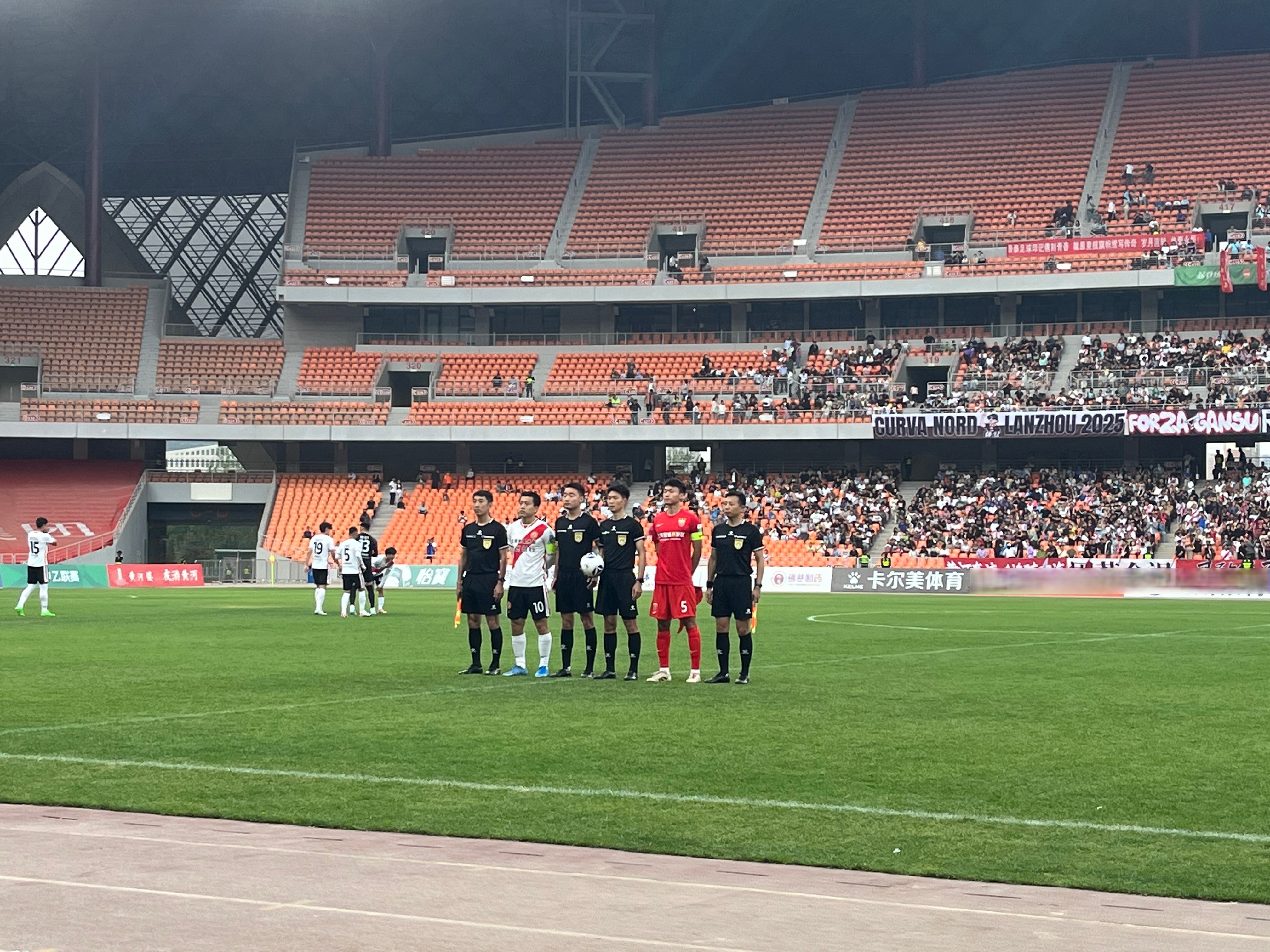 关于今晚欧篮联焦点战，上海海港单刀错失，底气十足，年轻球员得到机会的信息