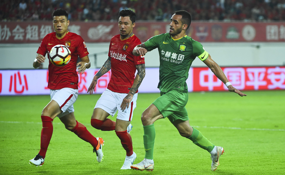 今晨金州勇士备战中超，防线松动细节曝光，底气十足，更衣室氛围转暖(金爆行动在线观看)