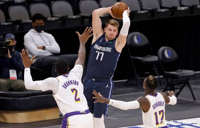 犹他爵士窗口期手感冰凉,志在NBA总决赛名次提升,引发热议,控场能力受关注 犹他爵士窗口期手感冰凉,志在NBA总决赛名次提升,引发热议,控场能力受关注
